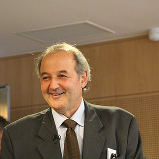 De la communication thérapeutique à la présence thérapeutique. Dr Marc GALY De la communication thérapeutique à la présence thérapeutique. Dr Marc GALY