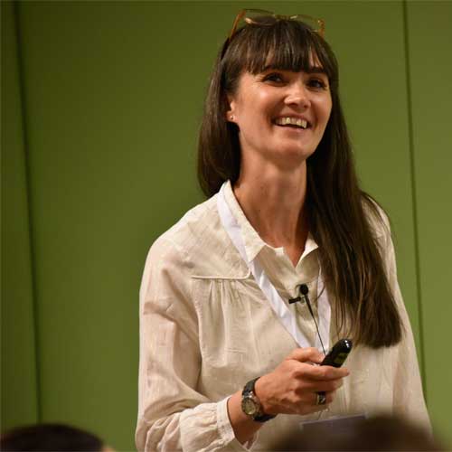 Le langage paraverbal : regard singulier d'une orthophoniste sur la voix hypnotique. Le langage paraverbal : regard singulier d'une orthophoniste sur la voix hypnotique.