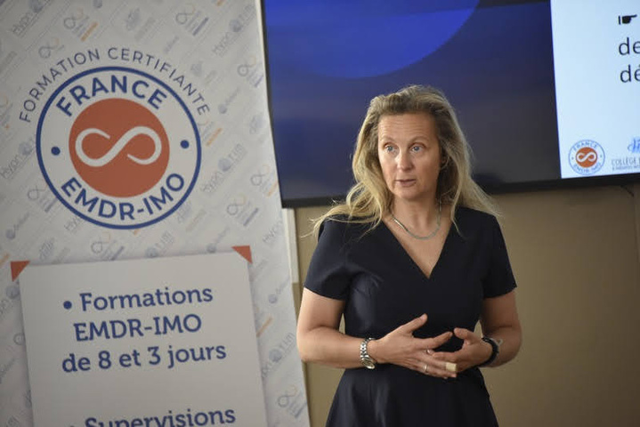 Intérieur-Extérieur. Laurence ADJADJ au congrès hypnose et douleur 2016 Intérieur-Extérieur. Laurence ADJADJ au congrès hypnose et douleur 2016